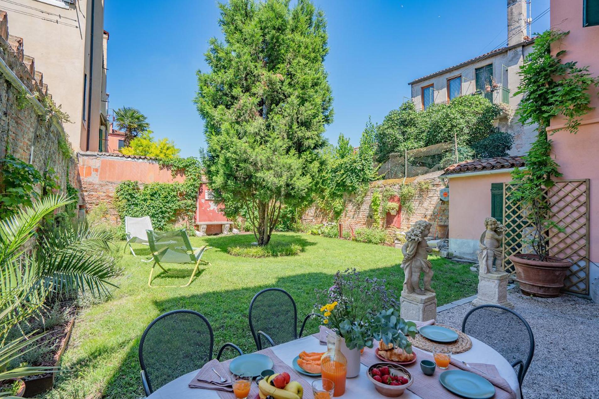 Casa Della Sensa 1 Garden & Canal View Appartement