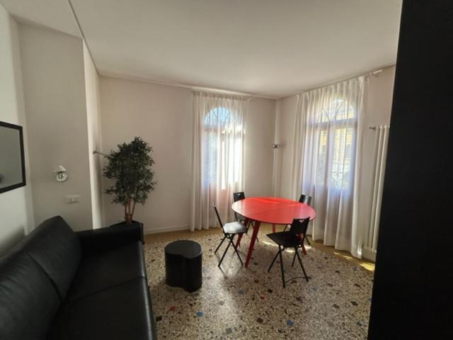 Apartment Homes & Holidays