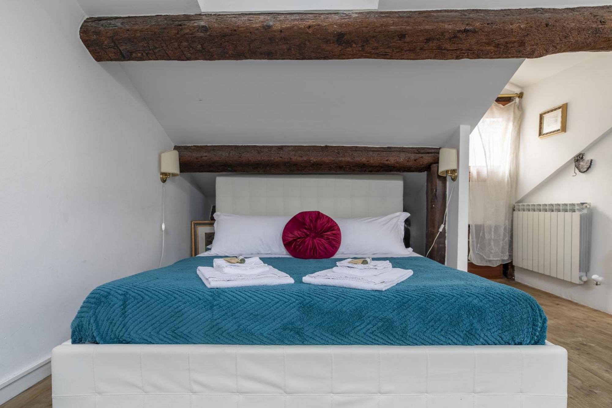 Lovely Attic For 4 Person With Wifi - A/c Appartamento