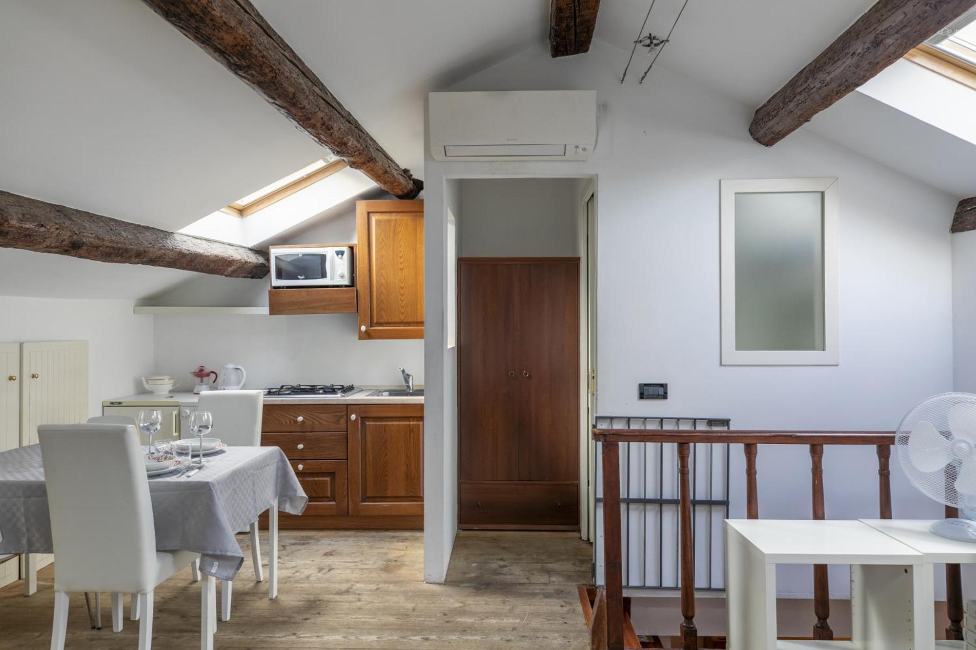 Lovely Attic For 4 Person With Wifi - A/c