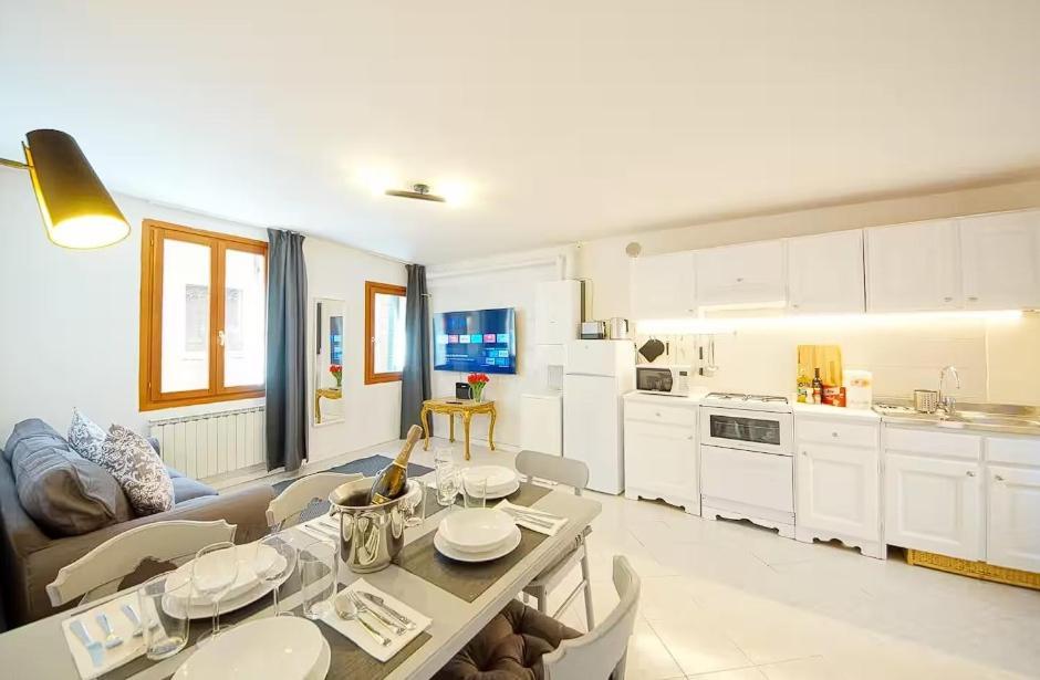 In ! On Whtsapp ! Check The Number From The Photos! Lovely * Venetië