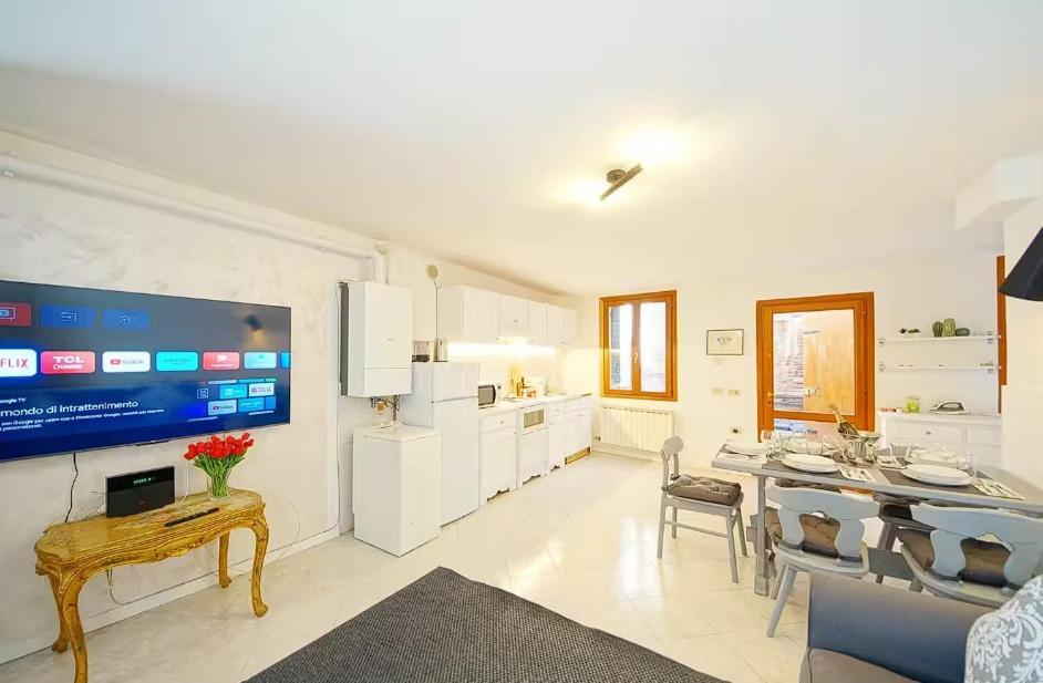 Appartement In ! On Whtsapp ! Check The Number From The Photos! Lovely