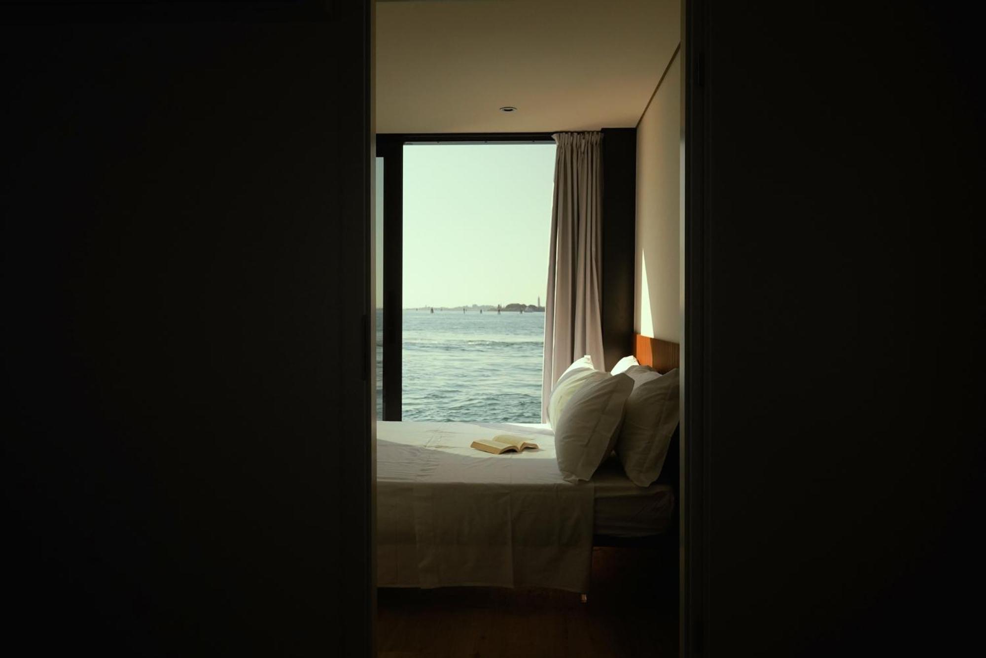 Aqva The Exclusive Water Loft In Bateau-hôtel
