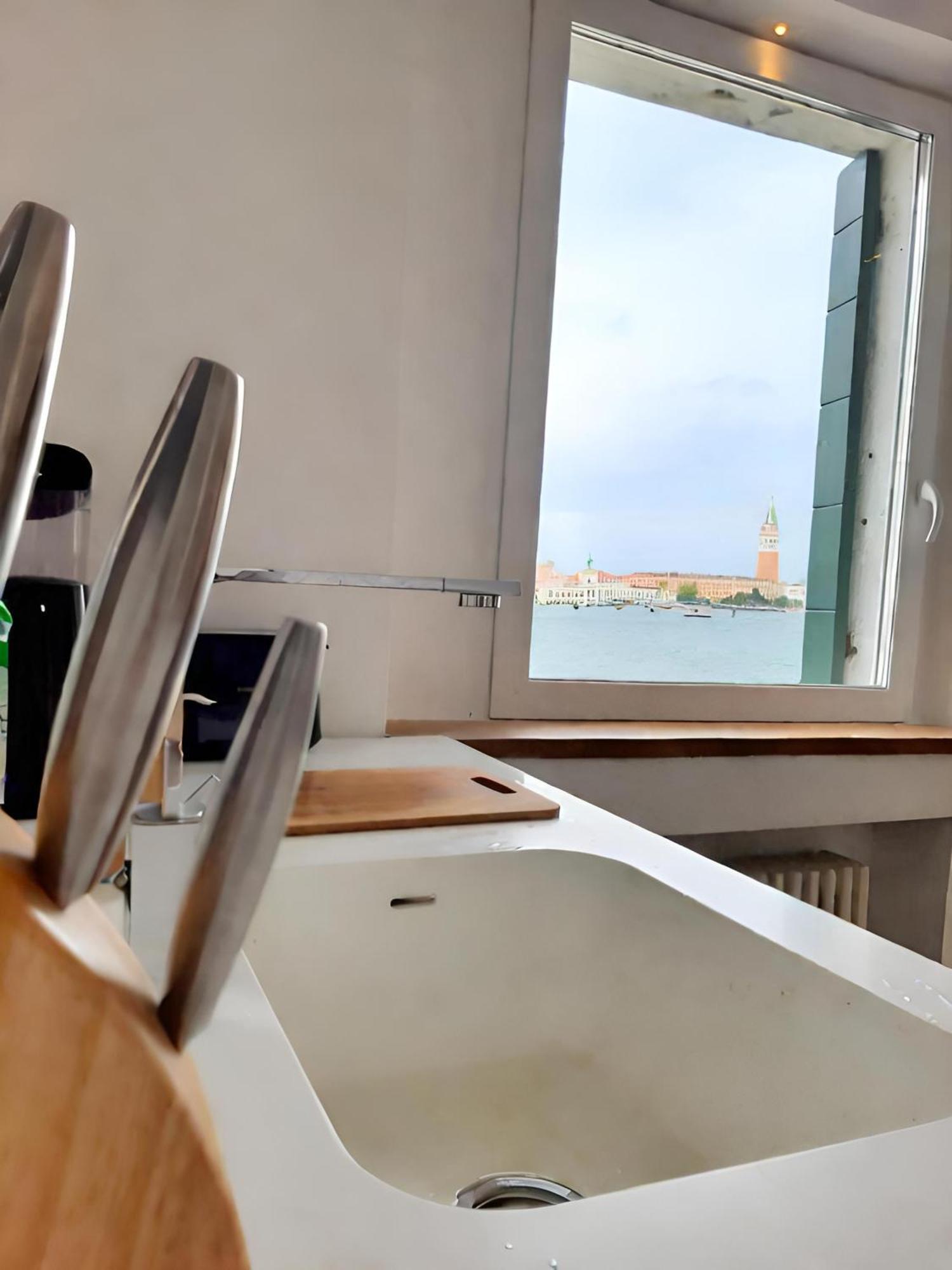 3 Windows On St Mark - Waterfront Apartment * Venedig