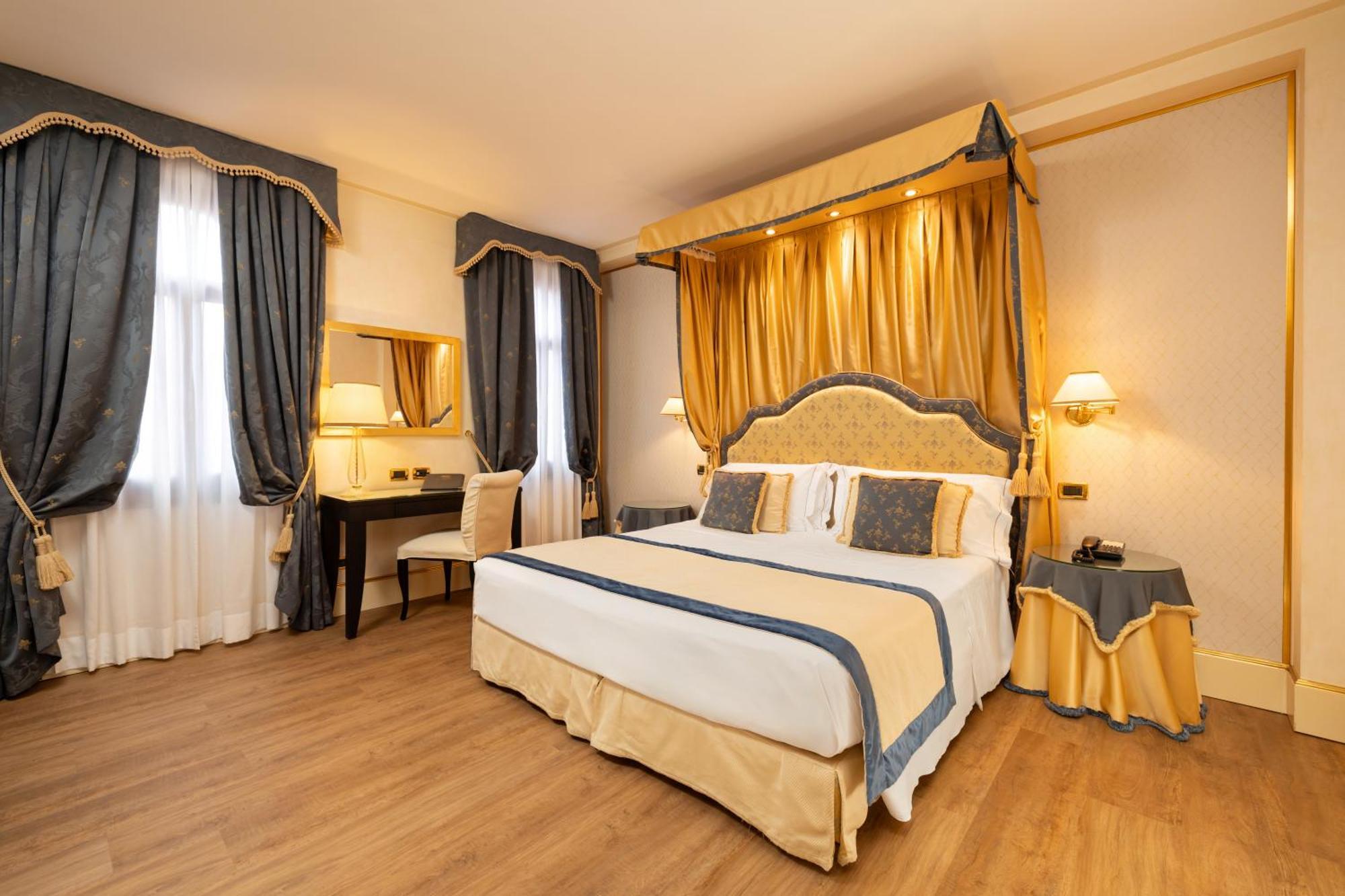 A La Commedia Hotel