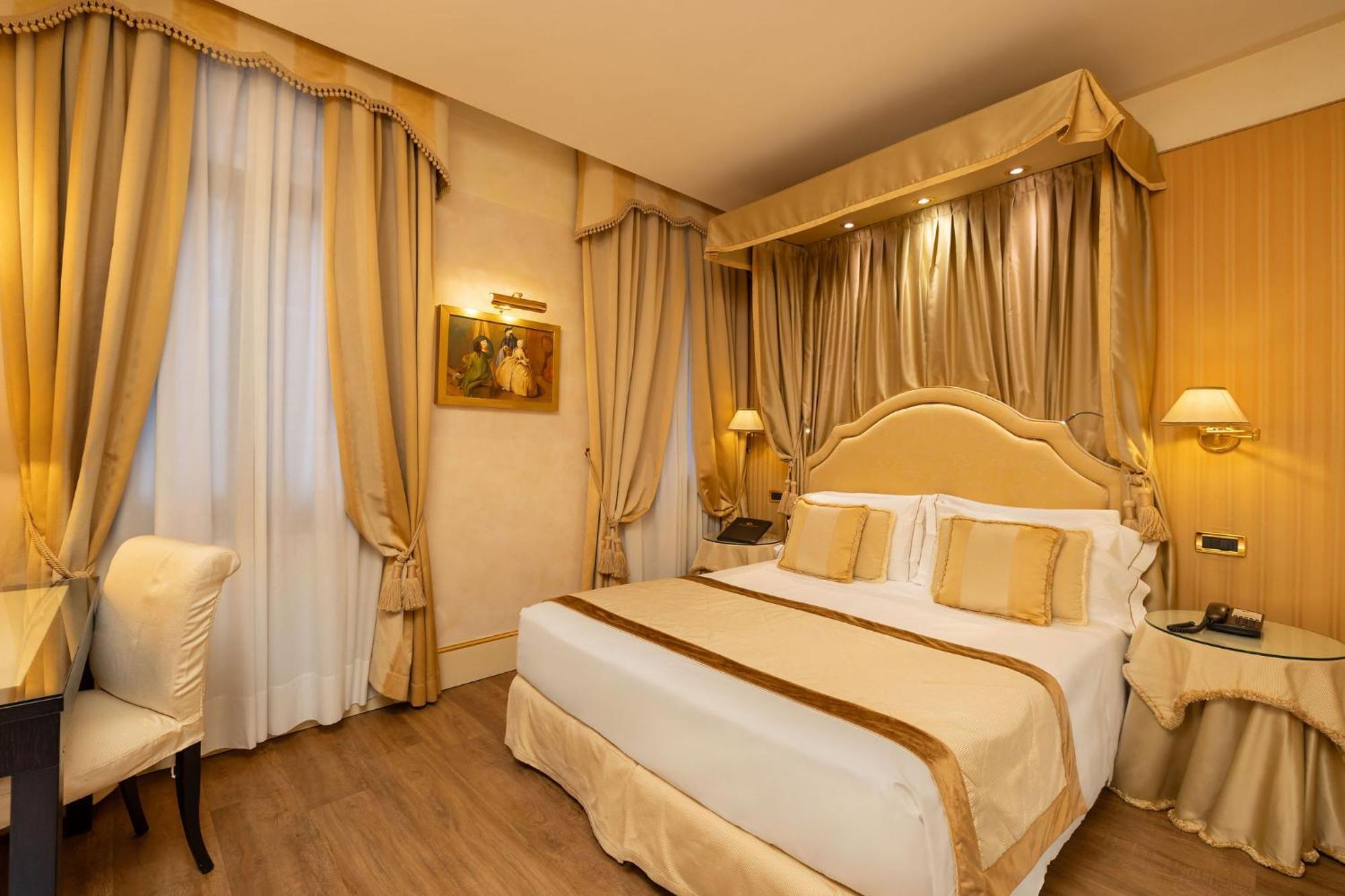 A La Commedia Hotel