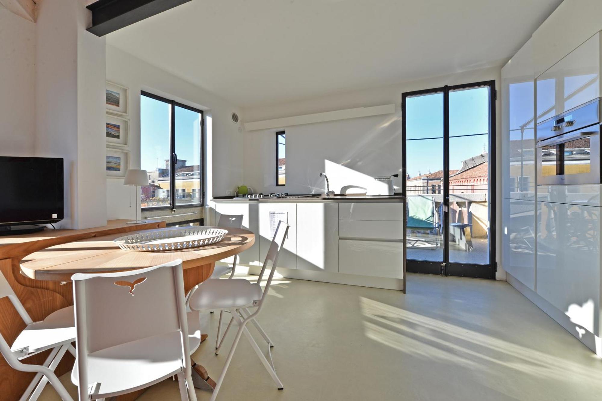 Apartment Homes & Holidays *