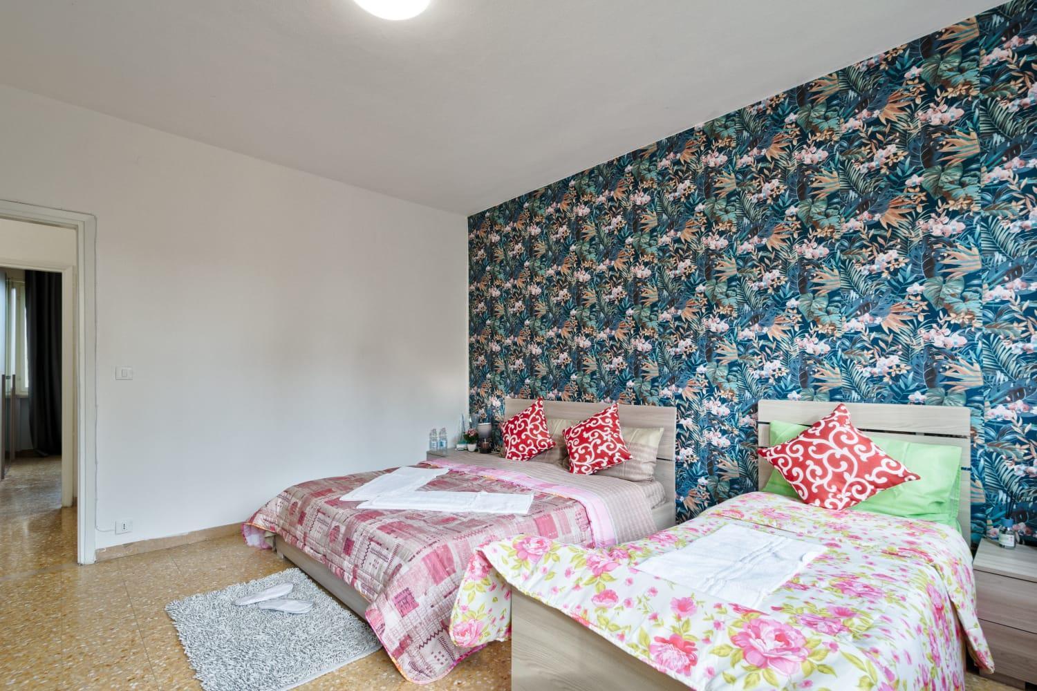 R & R - Private With Shared Bathroom Guest house