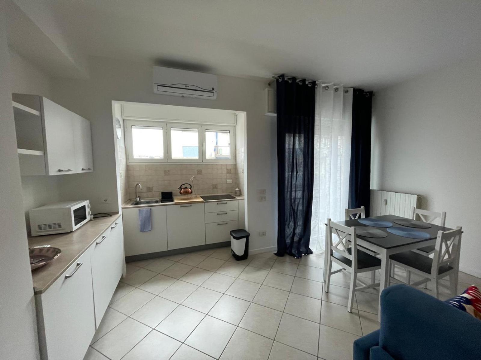 Queen Train Station Noemi & Angel Appartement