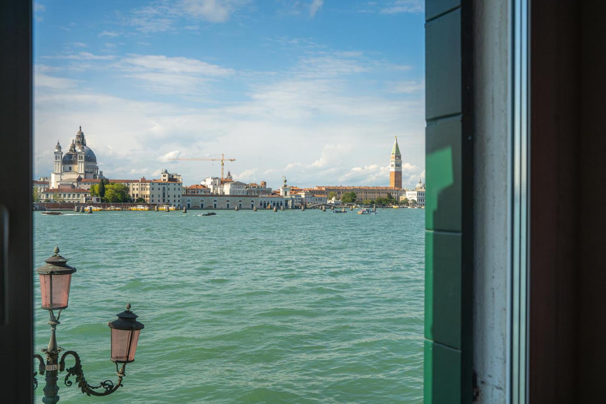 3 Windows On St Mark - Waterfront Apartment Venedig