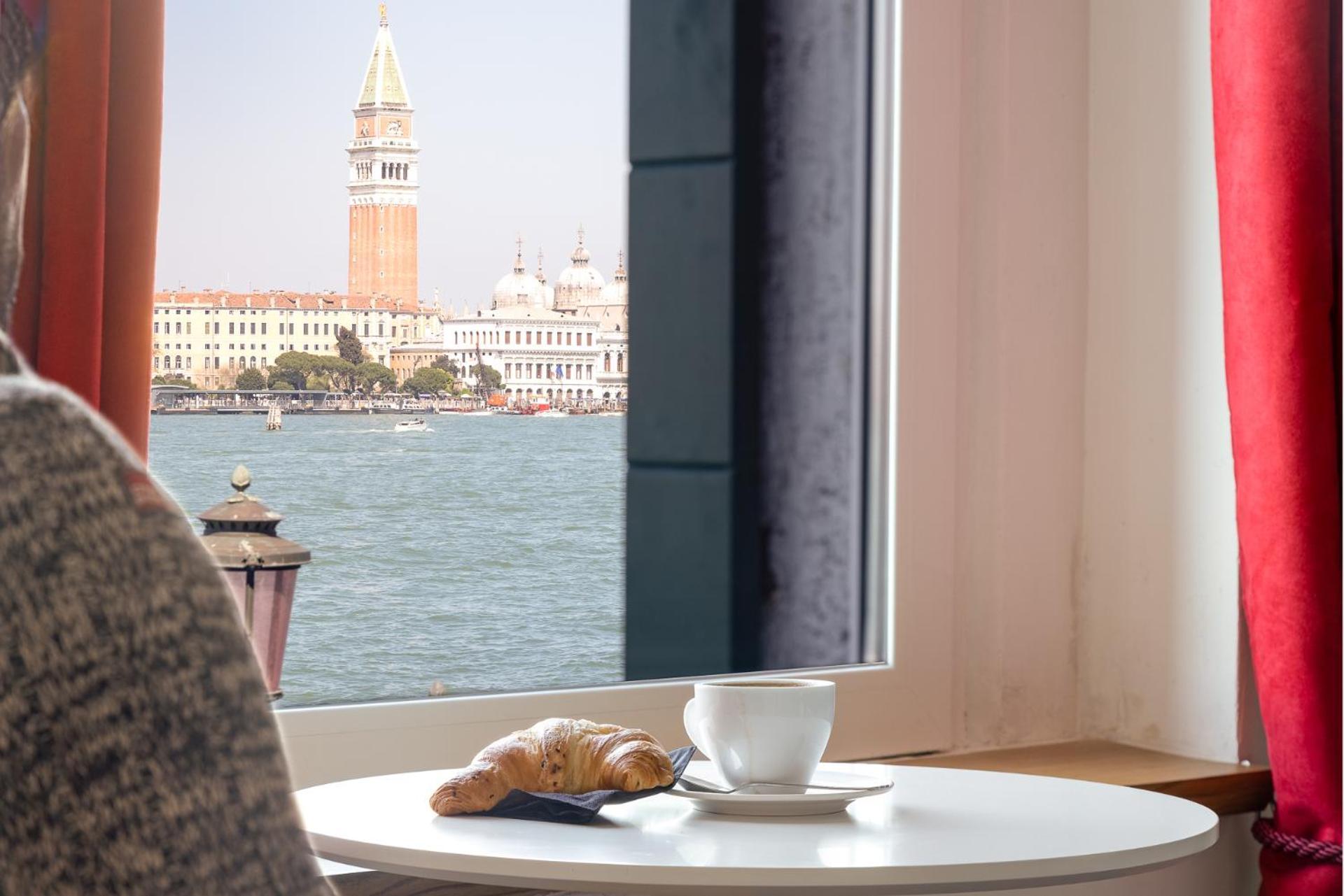 3 Windows On St Mark - Waterfront Apartment * Venedig