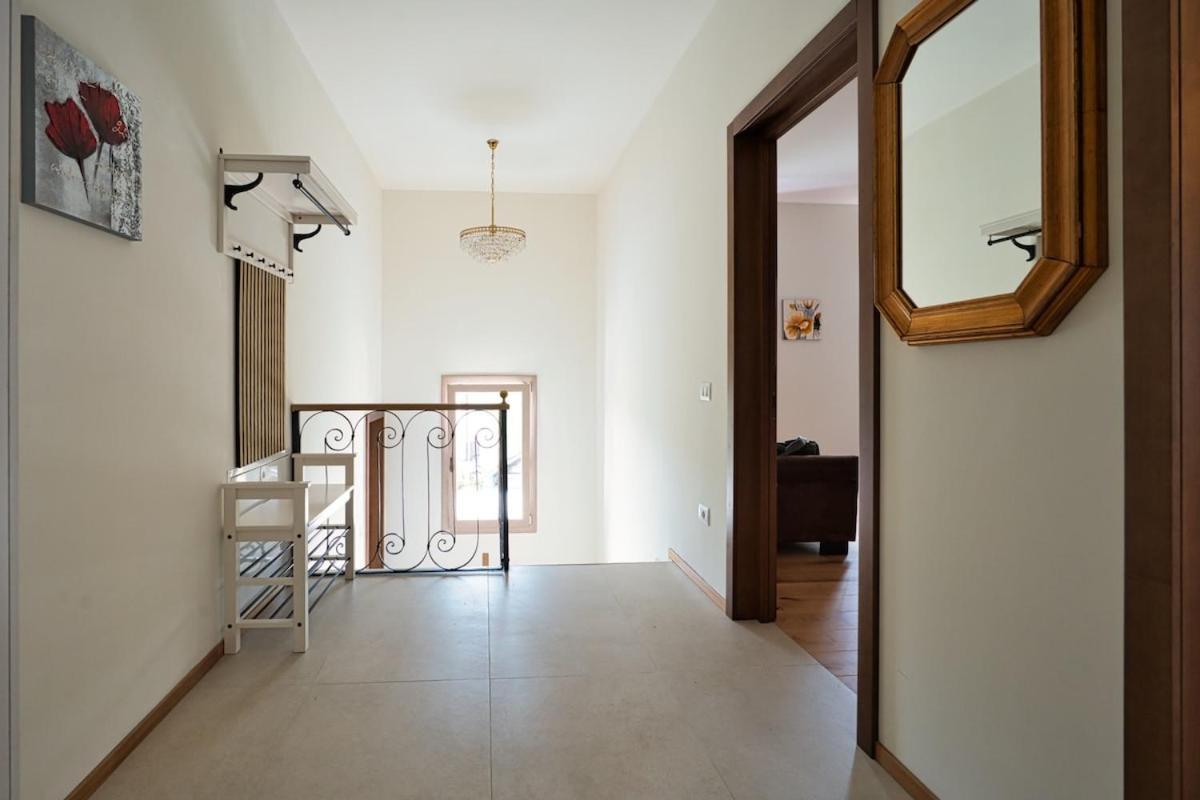 Holiday home Romantic Garden Ap 2 Free Parking