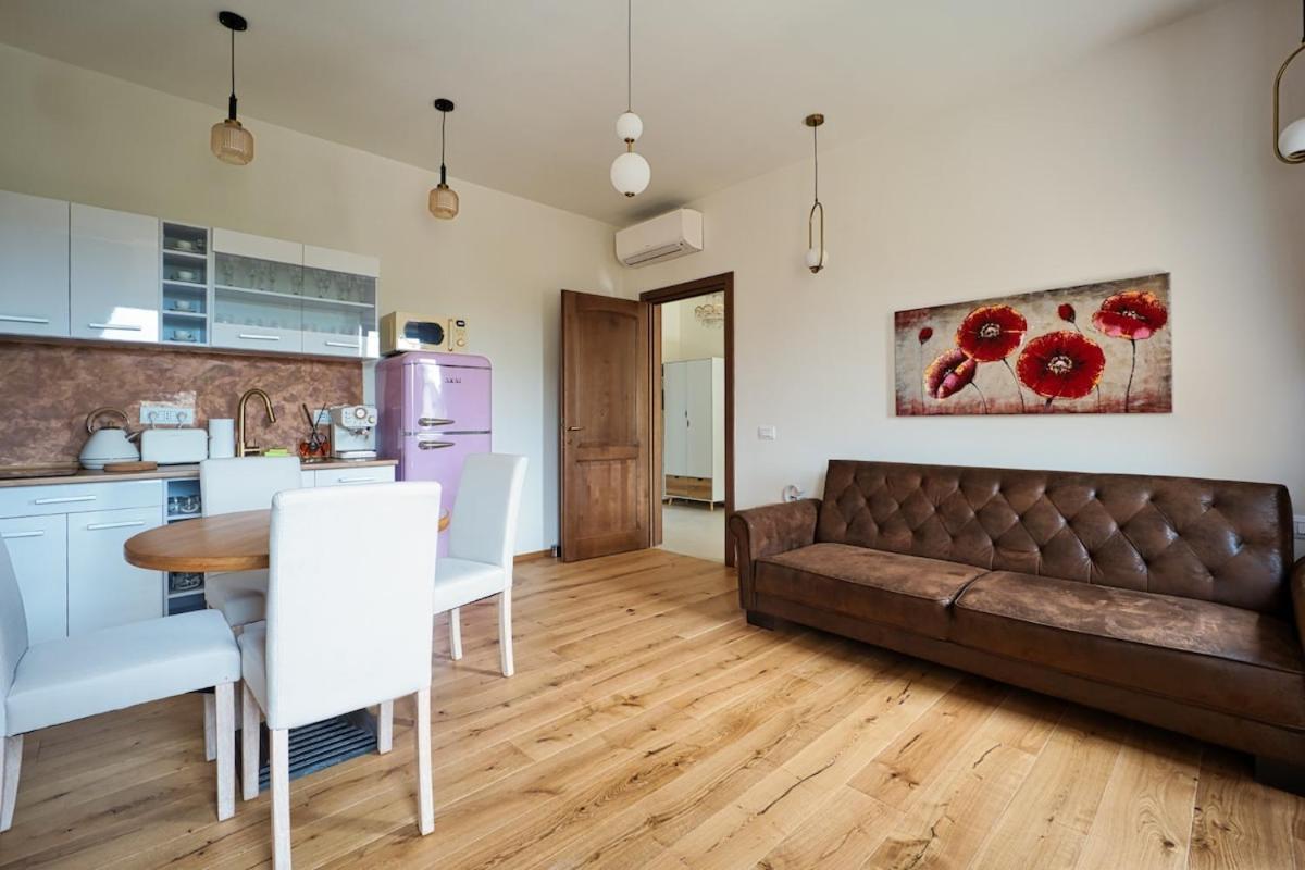 Holiday home Romantic Garden Ap 2 Free Parking *