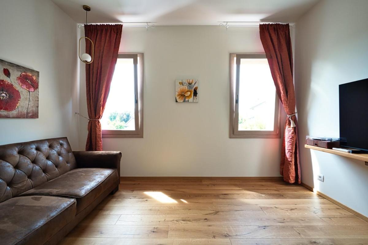 Holiday home Romantic Garden Ap 2 Free Parking