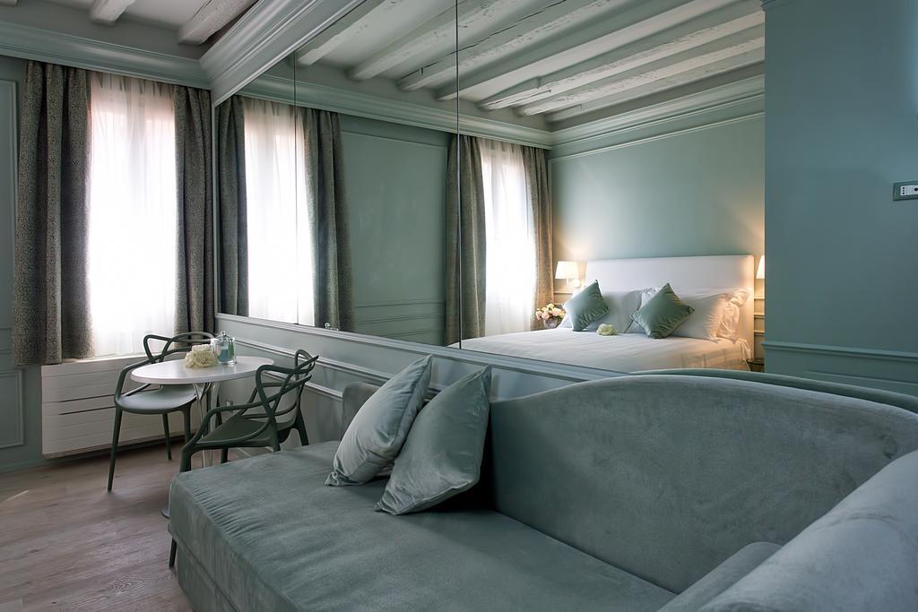 Couette-café Aquamare, Boutique 2*