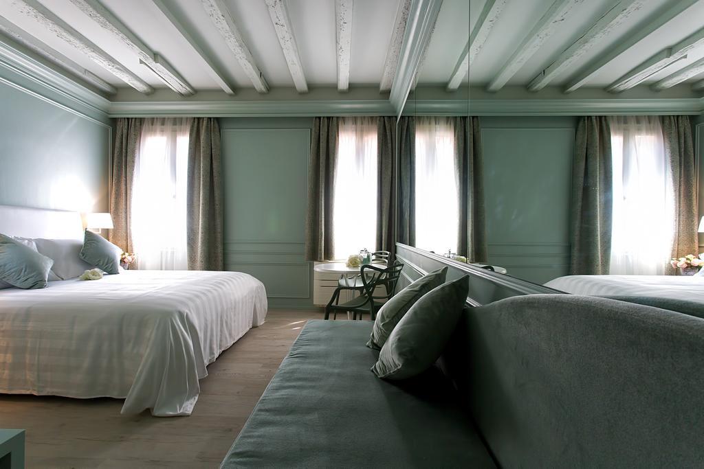 Couette-café Aquamare, Boutique