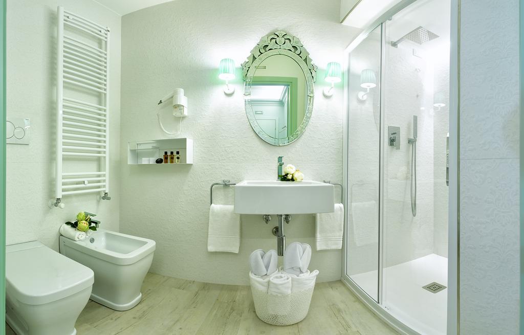 Aquamare, Boutique