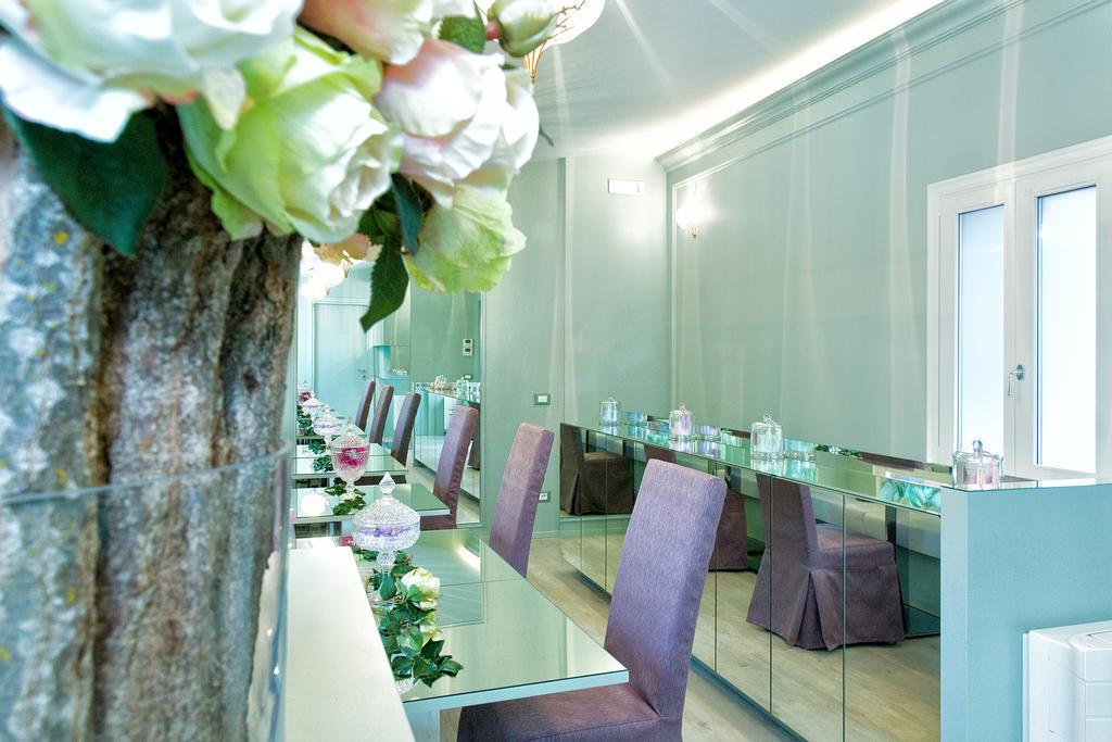 Couette-café Aquamare, Boutique
