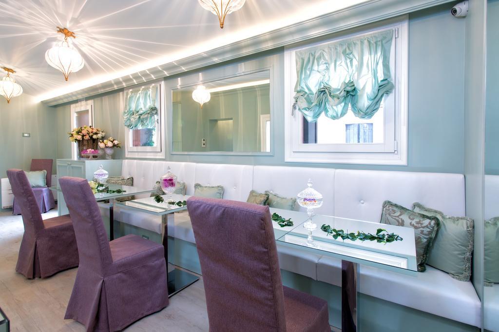 Aquamare, Boutique Venise