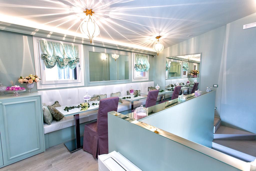 Couette-café Aquamare, Boutique