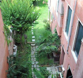 Garden Ca' Rezzonico Appartement