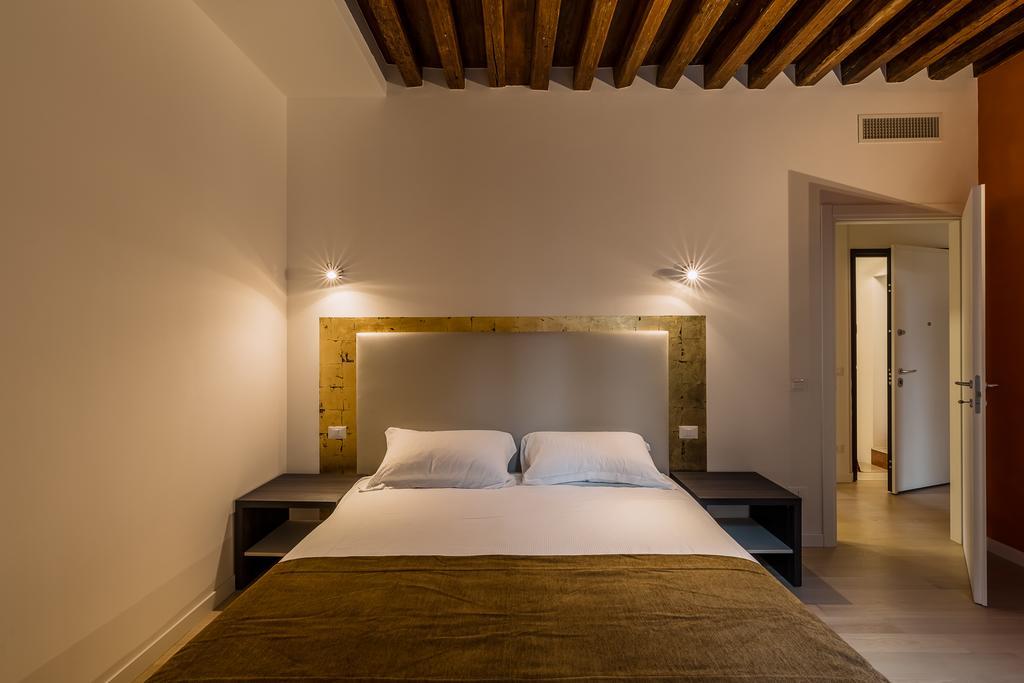 Charming Palace Corte Del Teatro Appartamento