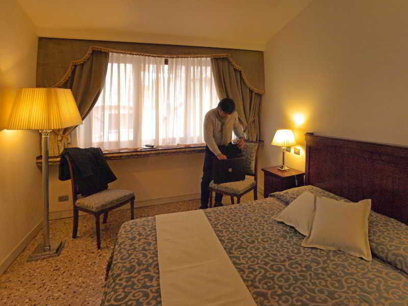 Dell'opera Hotel