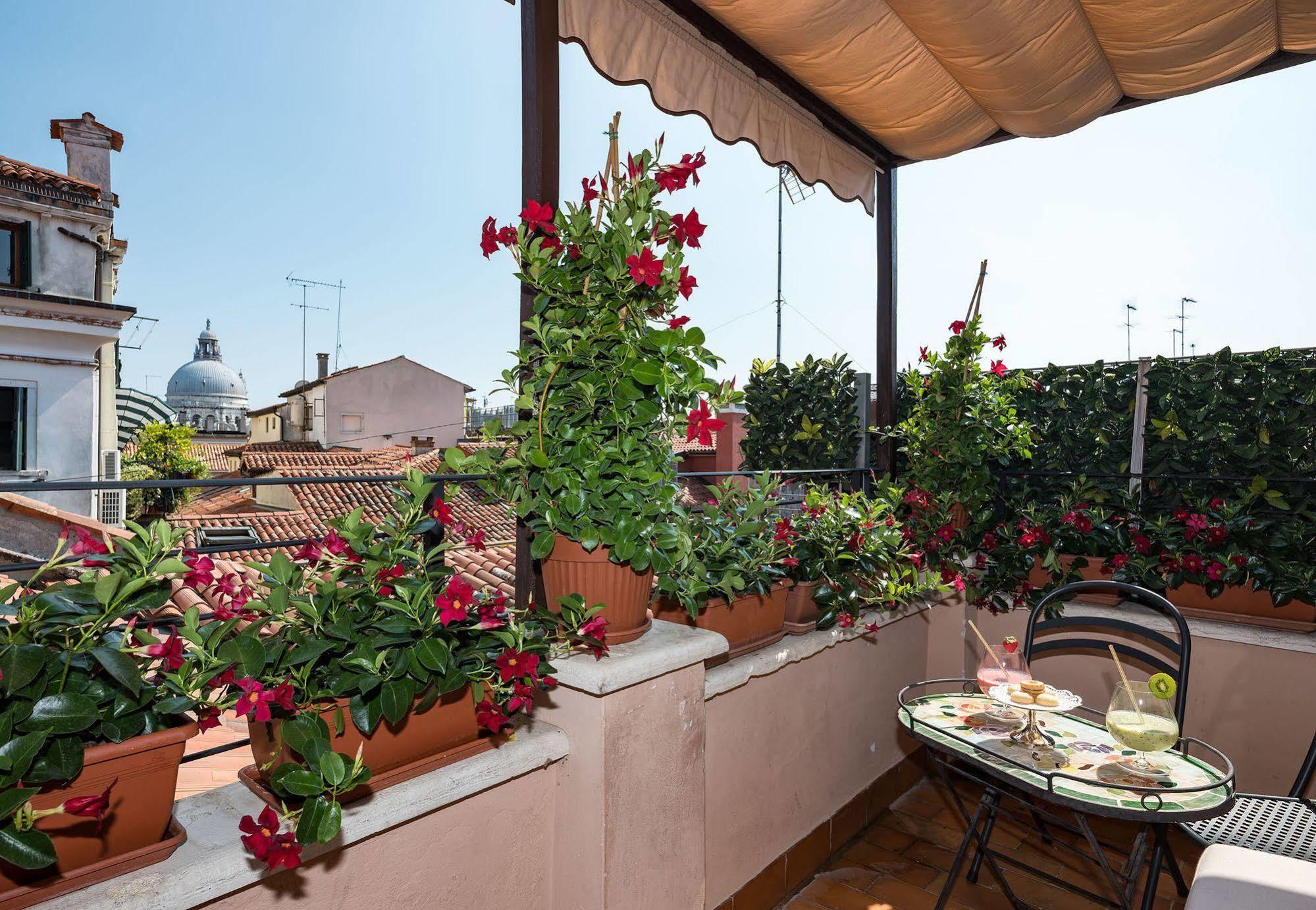 Dell'opera Hotel