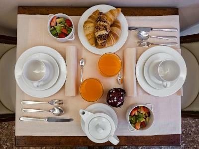 Dell'opera Hotel 3*