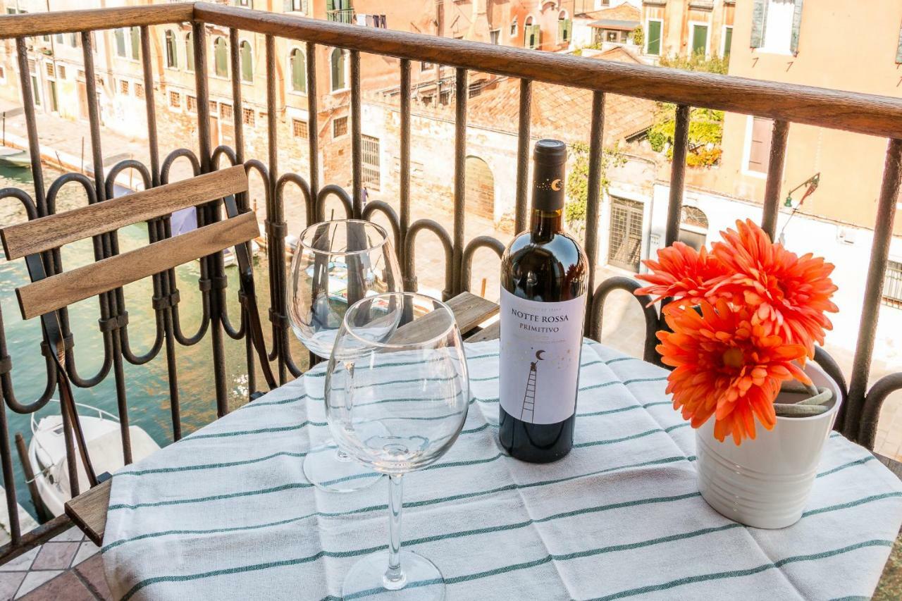 Sunny Nest Canal View In Chic Movida Appartement *