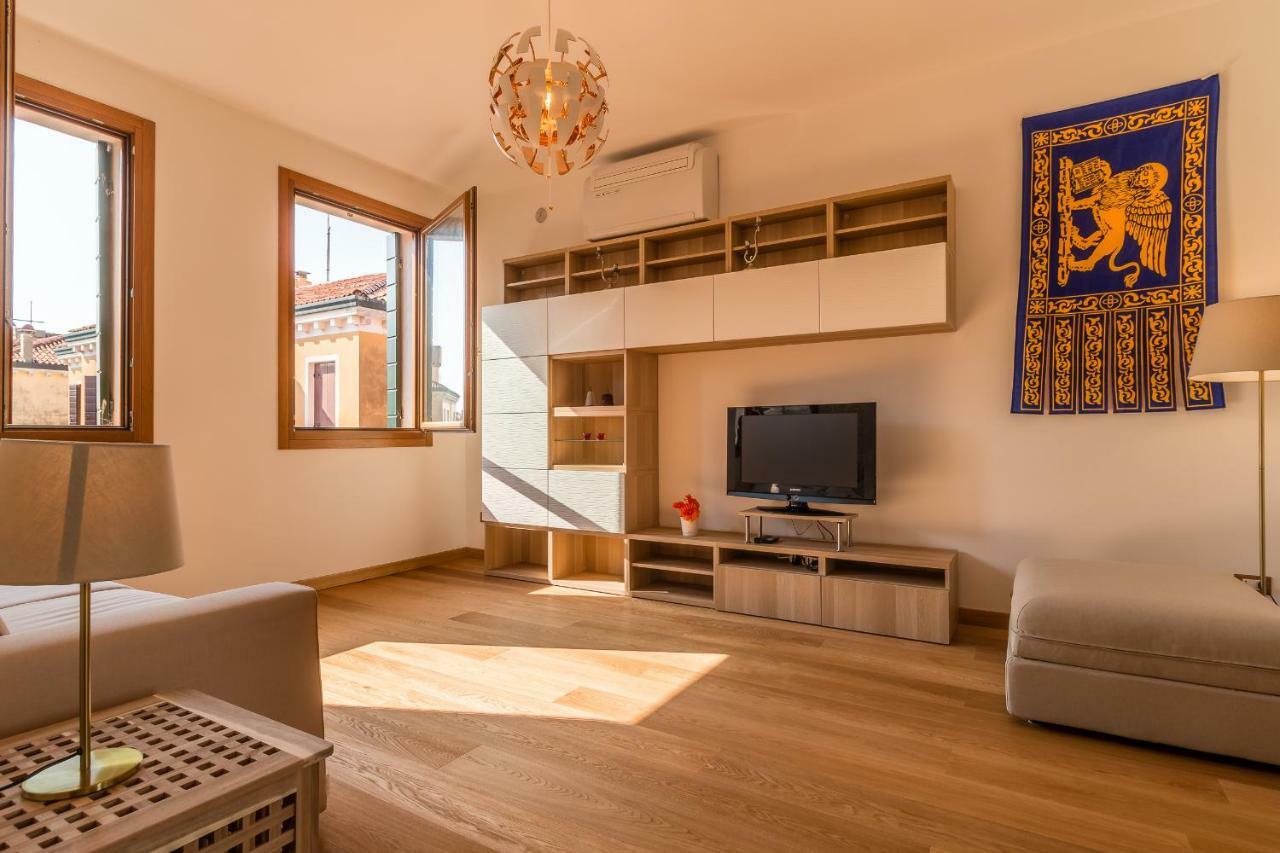 Sunny Nest Canal View In Chic Movida Appartement Venetië