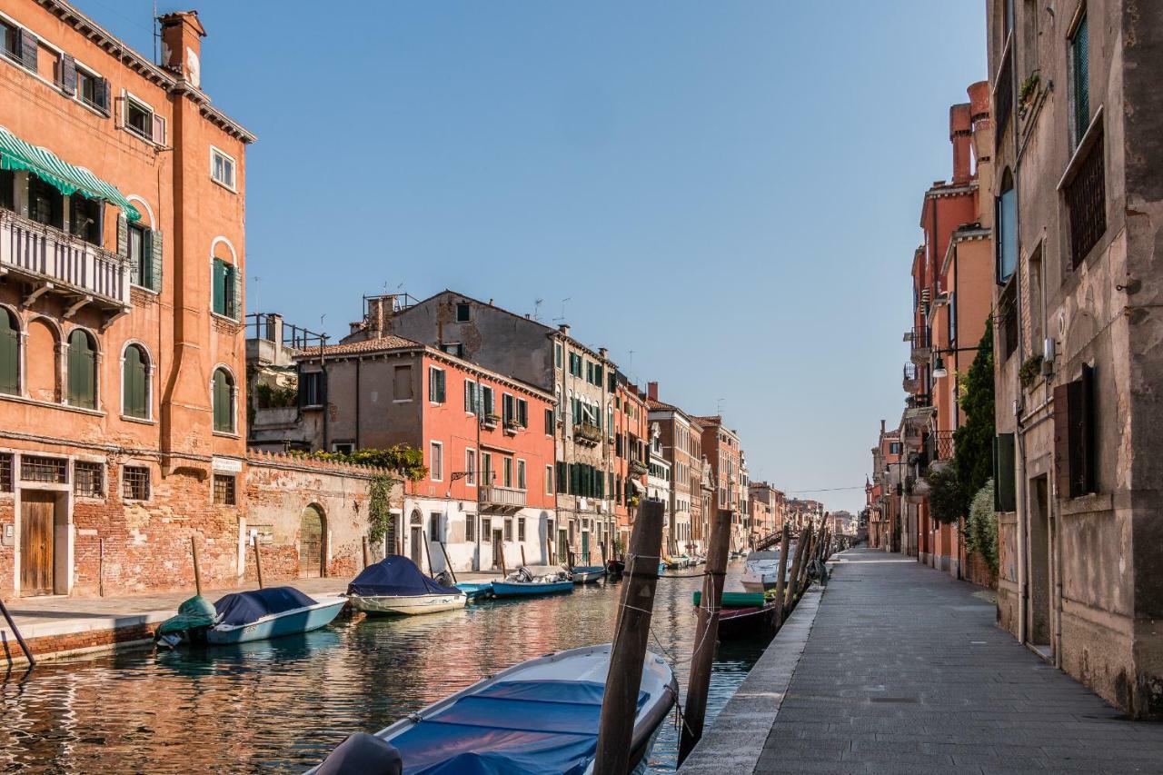 Sunny Nest Canal View In Chic Movida Venetië