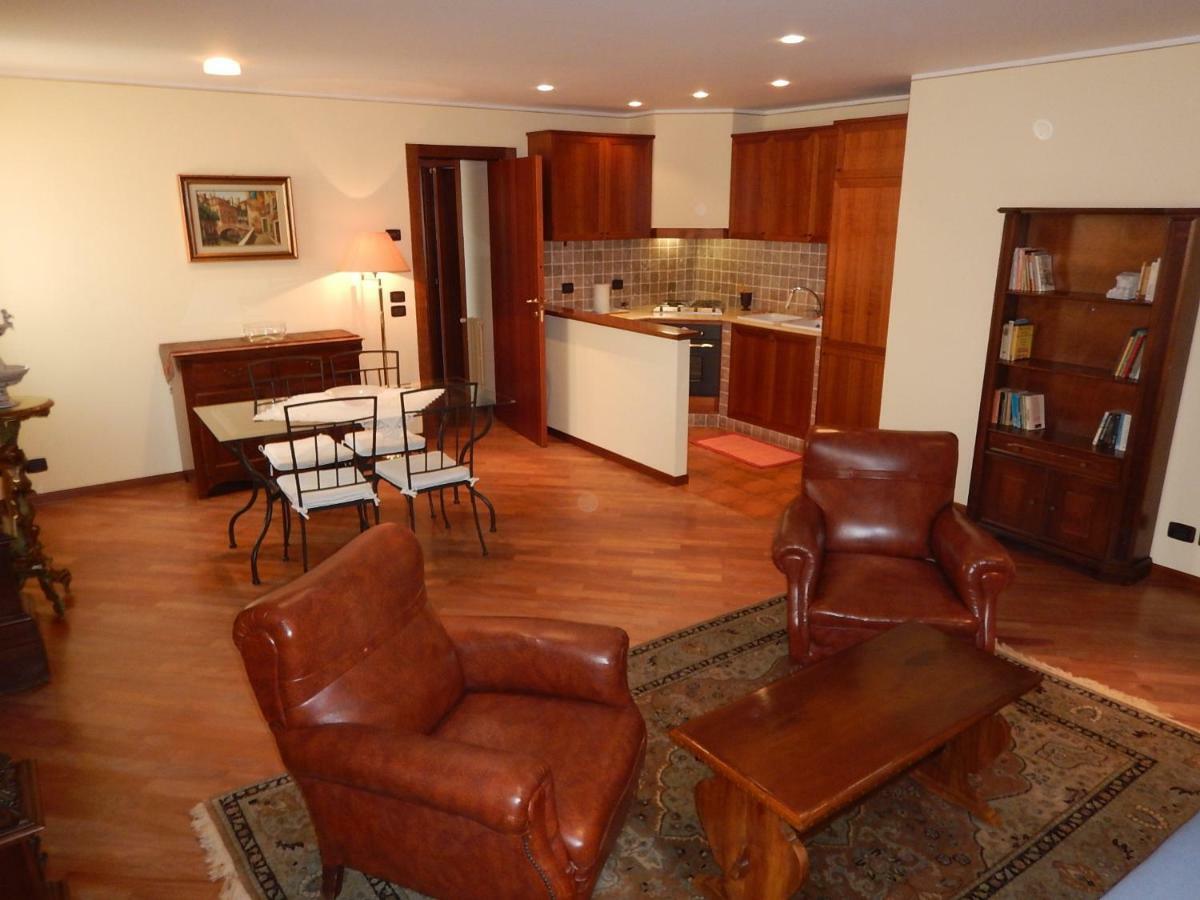 Romantic Escapade In Appartement Venetië