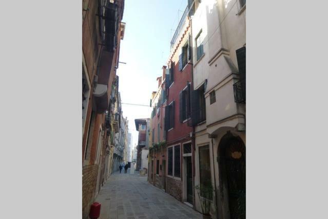 Key Location Near Palazzo Grassi Venetië