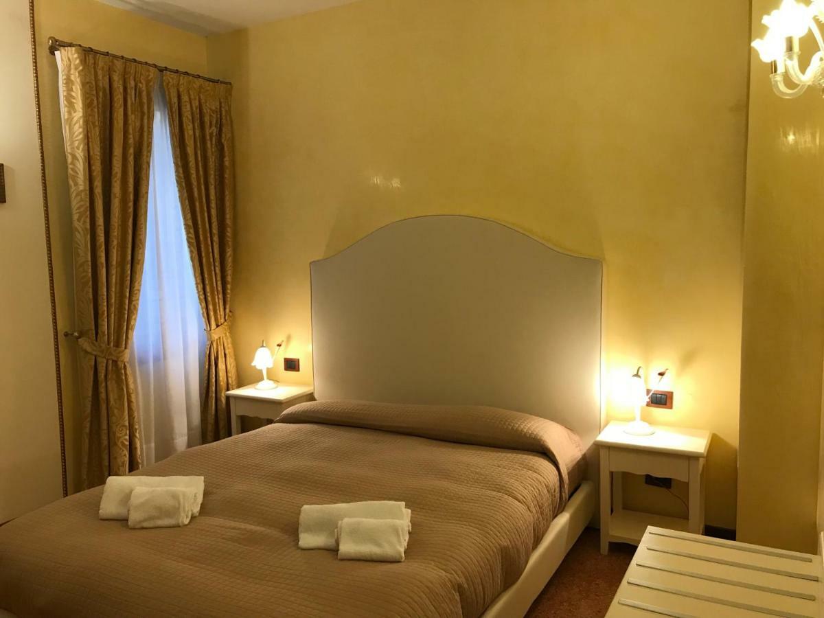 Classic Three Minutes From St Marc's Square Apartment Venedig