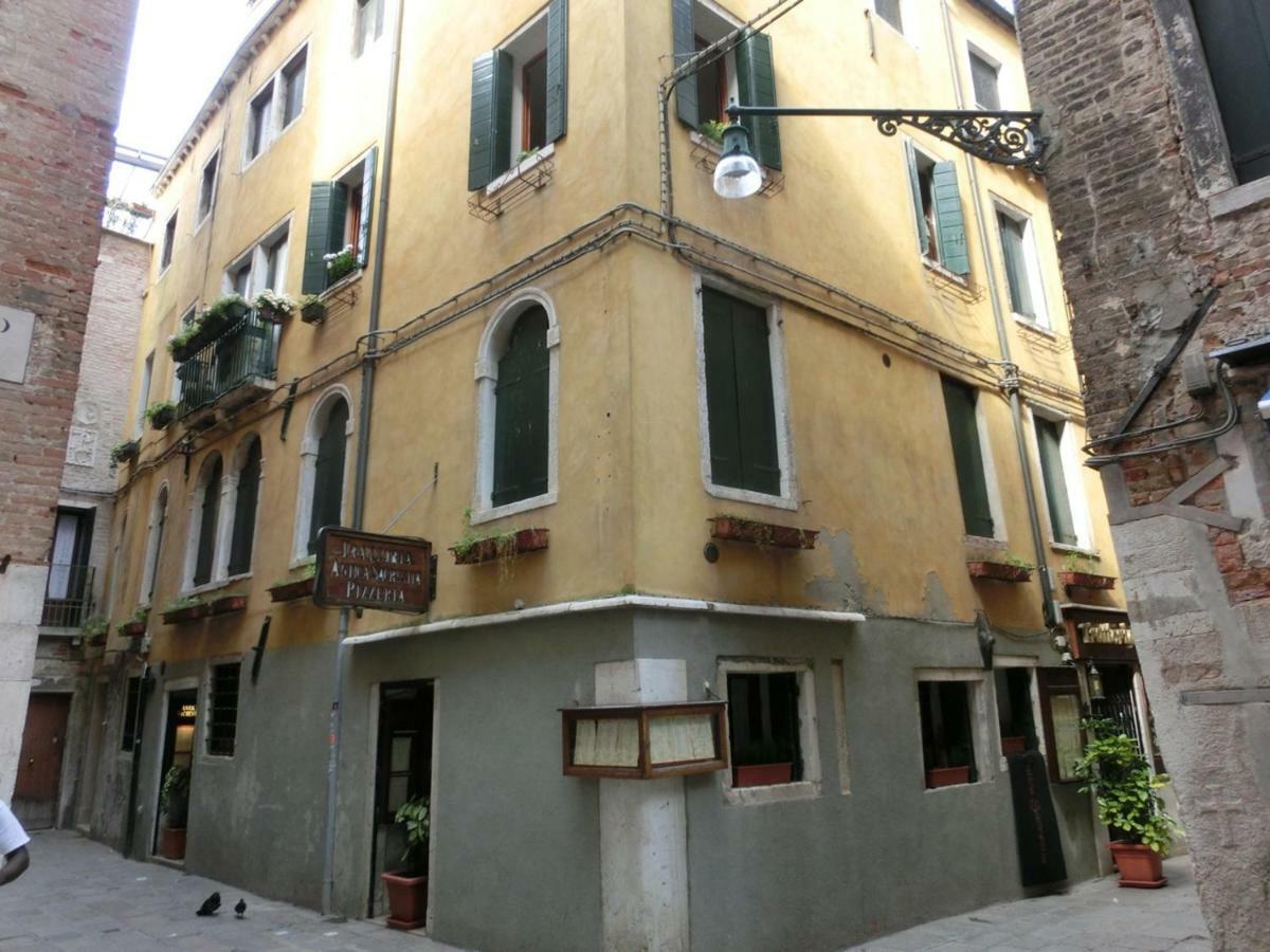 Classic Three Minutes From St Marc's Square Apartment Venedig