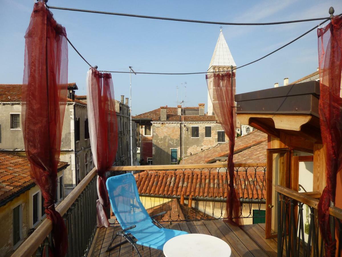 Key Location Near Palazzo Grassi