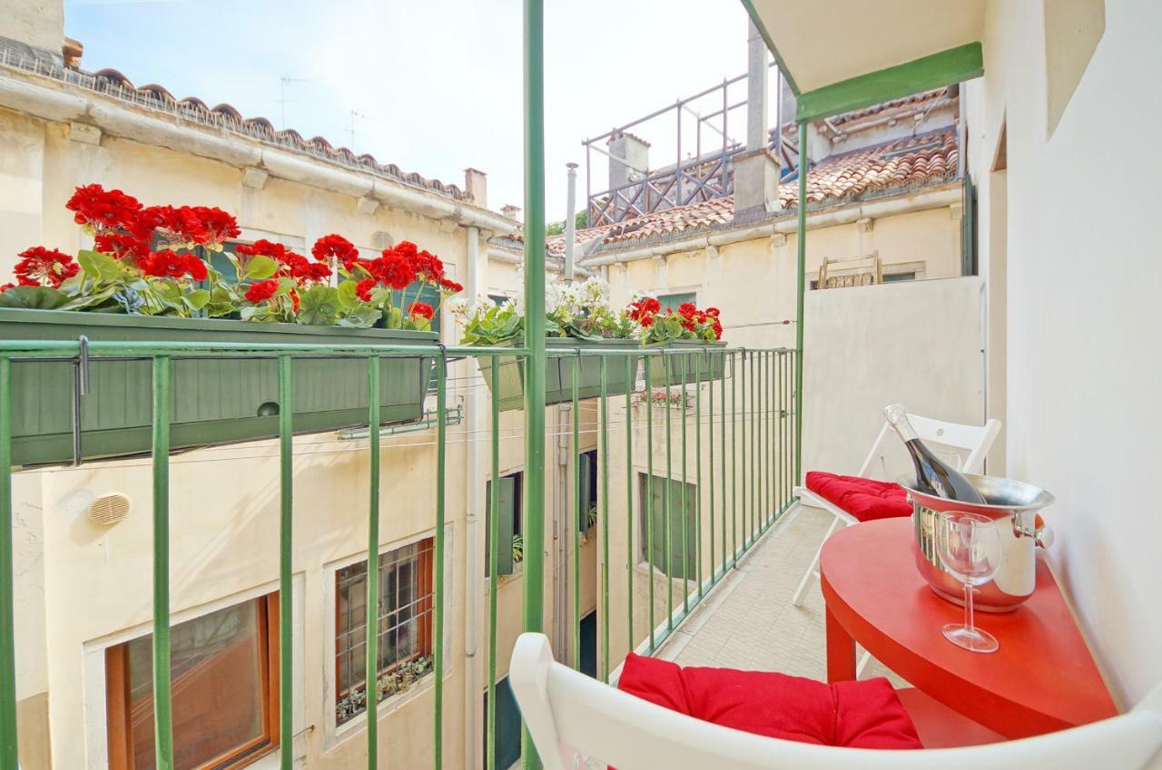 Calle Dei Fabbri Apartment *