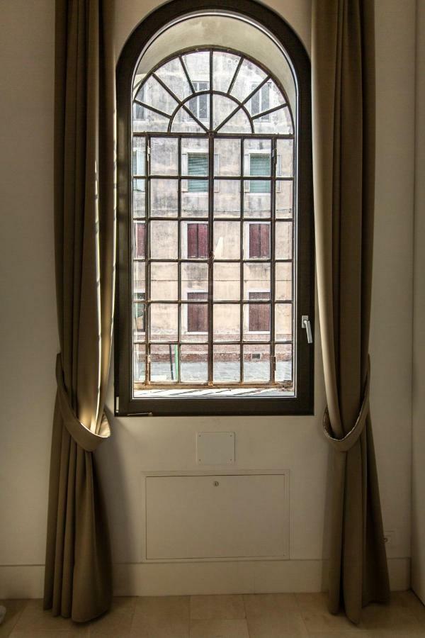 Elegant Fornasa Vecia, Canal View With A Beautiful Garden R&r *