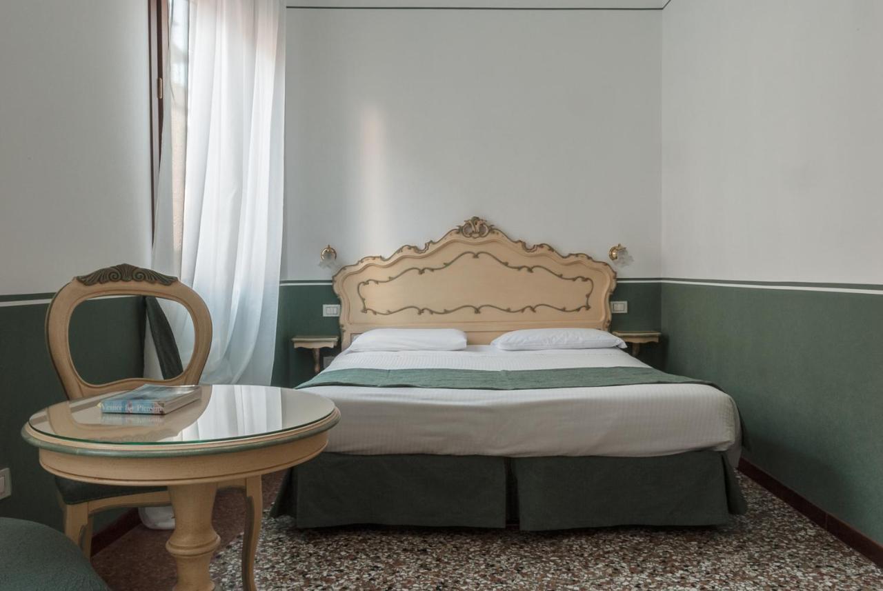 Ca' San Trovaso - 6 Bed & Breakfast Venetië