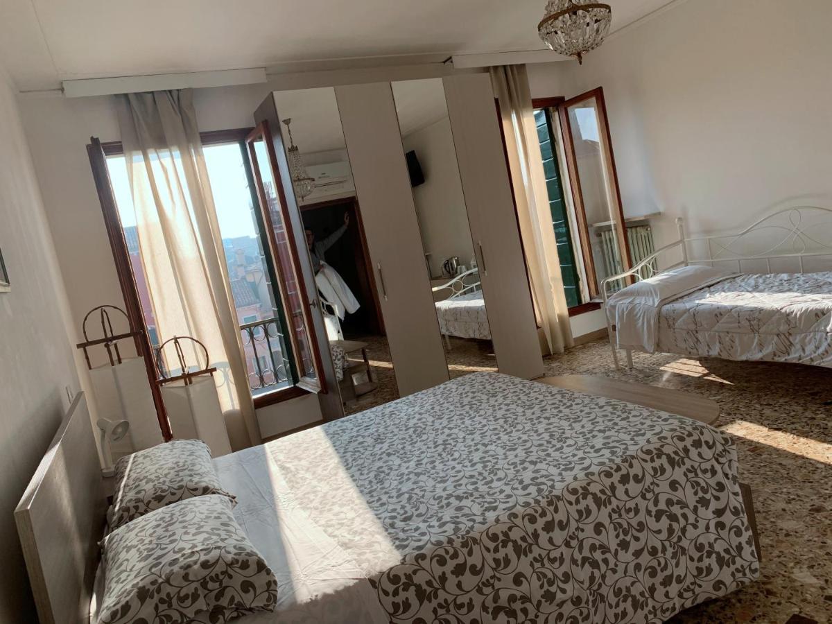 Bed & Breakfast My Friends Canal View Venetië
