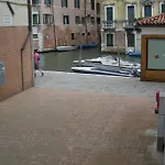 Charming House In Venice