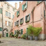 Casa Canal