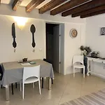 Black & White Home, An Oasis In The City Center