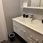 Black & White Home, An Oasis In The City Center