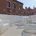 Dogi Suites