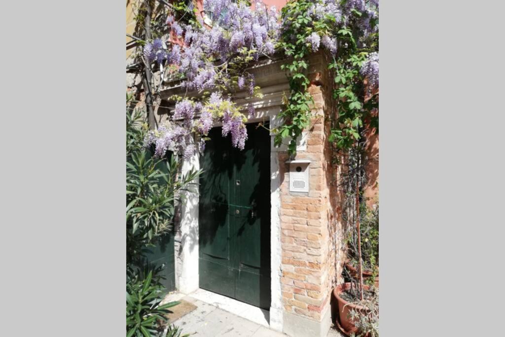 Zattere Next To Guggenheim Apartment Venedig