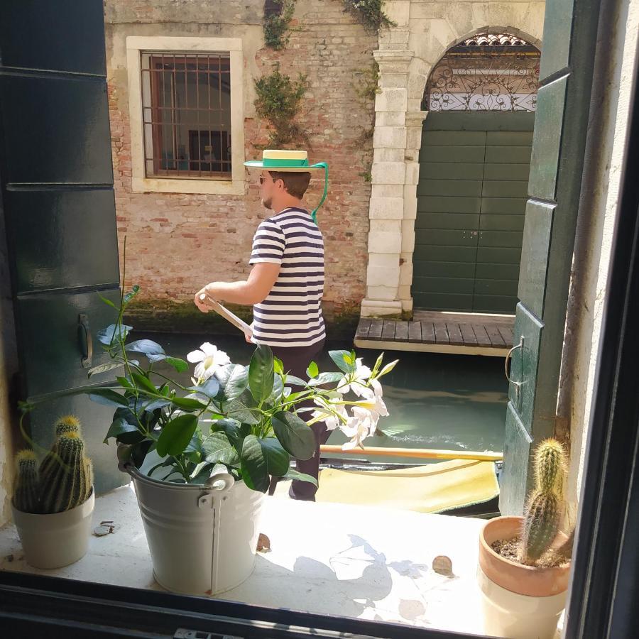 Rio Marin Gondola View & Patio Apartment Venedig