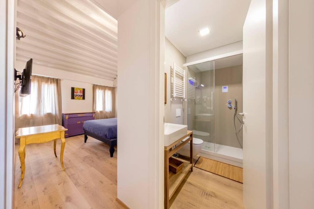 Elite Stunning Venetian Apt. Close Accademia Apartment Venice