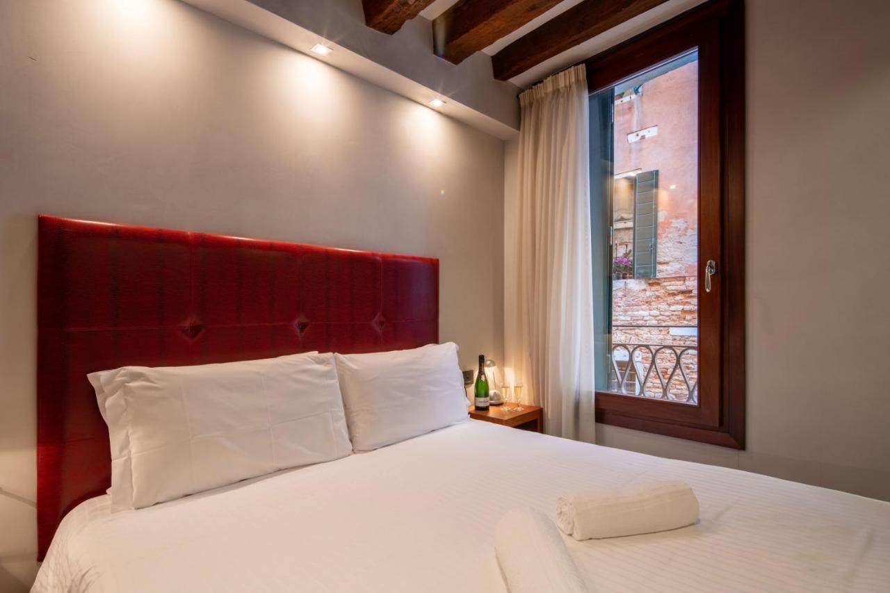 Ve.n.i.ce Cera San Moisè * Venezia